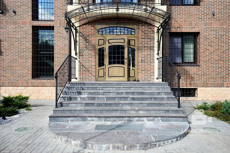Кирпичная дача в рустике, фото 1